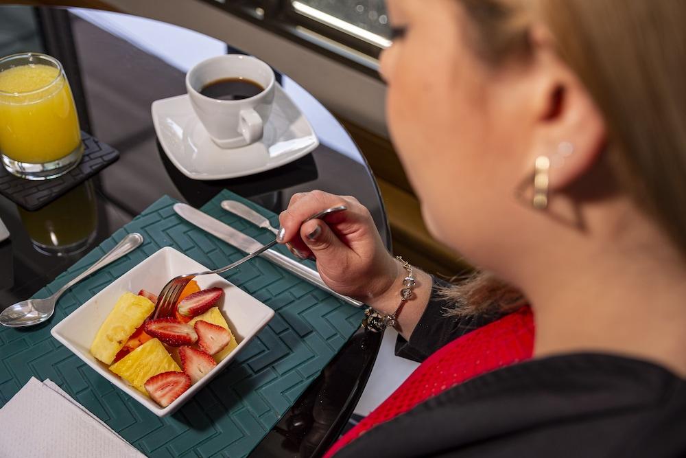 Hotel Lincoln Medellín Zewnętrze zdjęcie