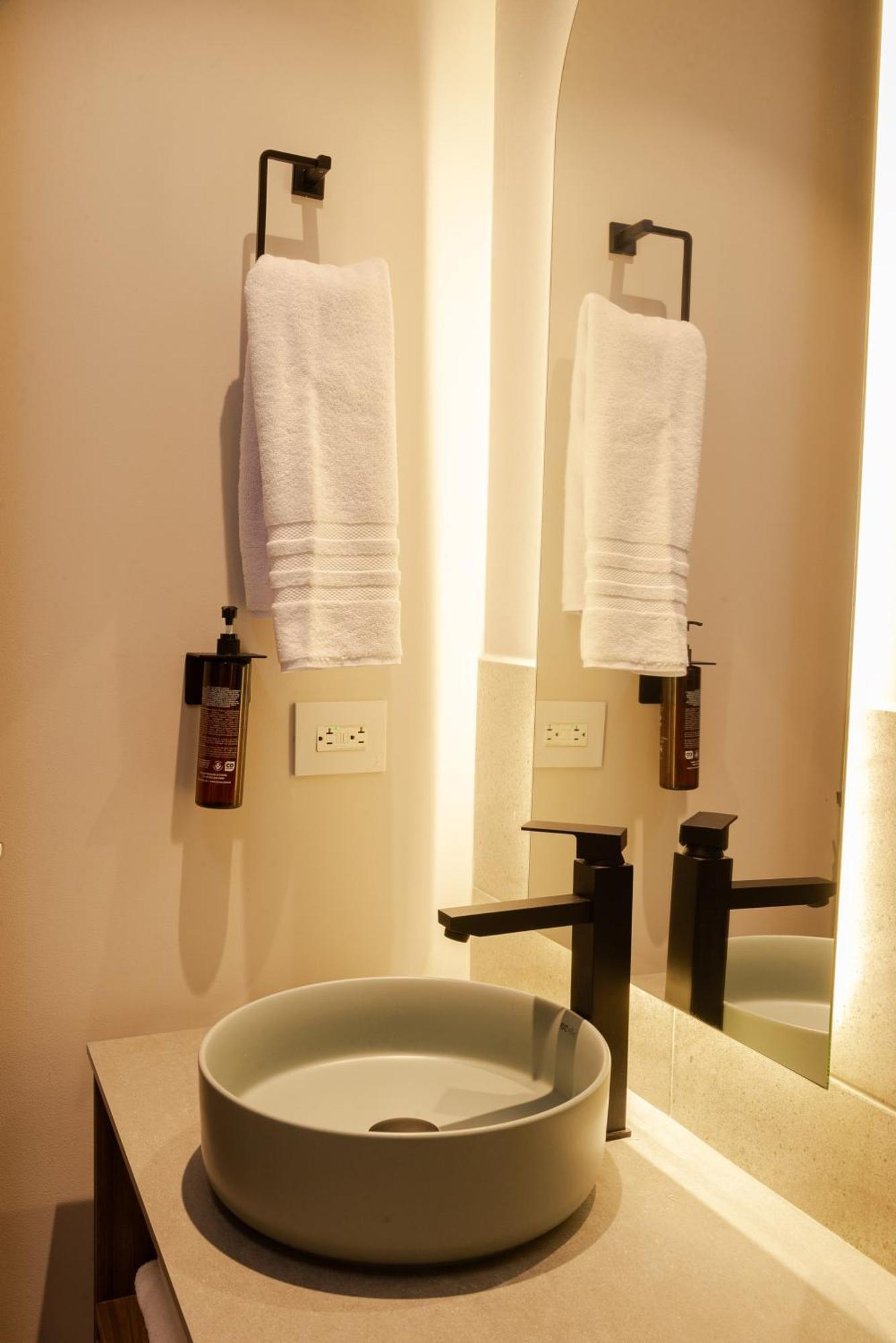 Hotel Lincoln Medellín Zewnętrze zdjęcie
