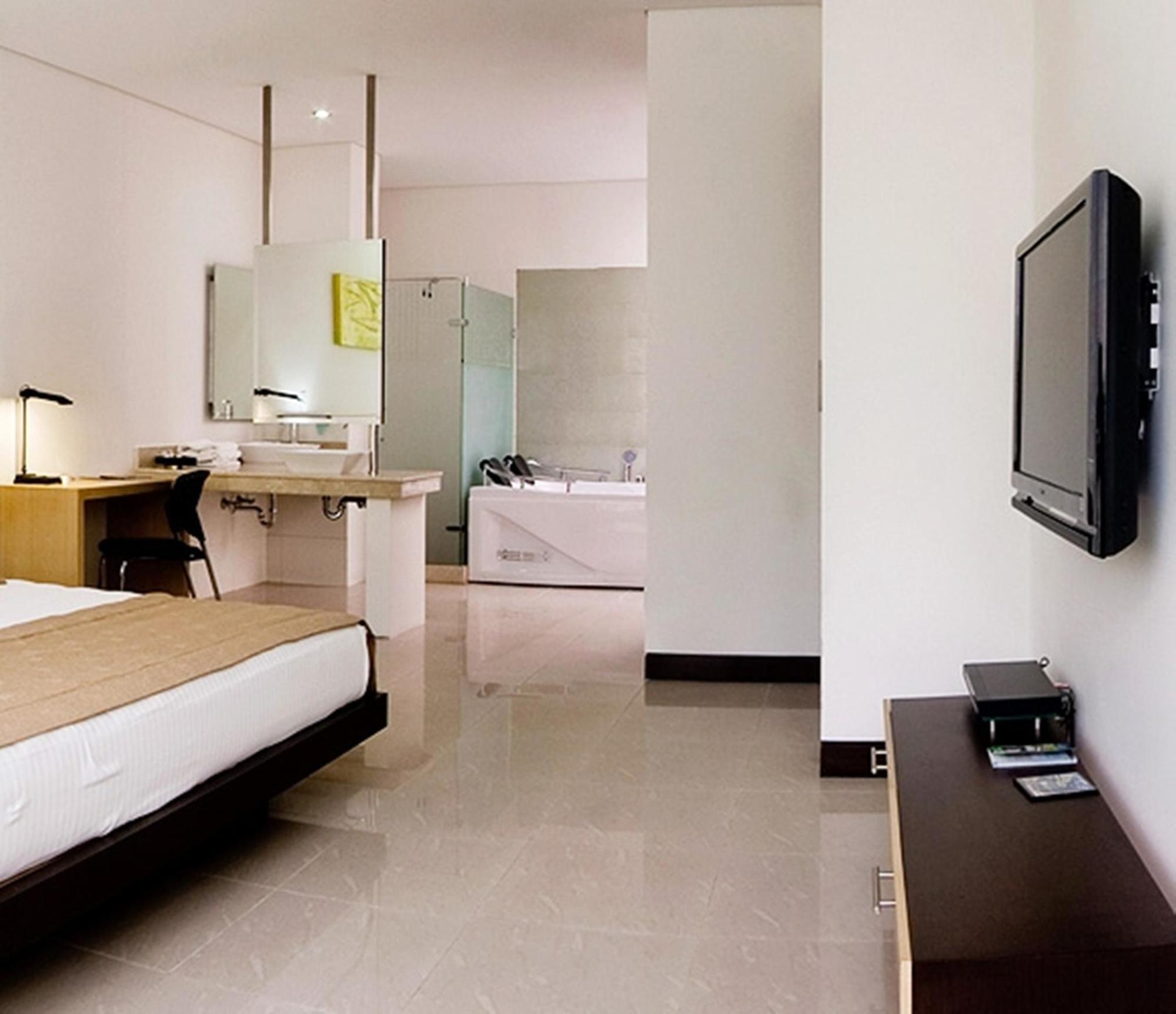 Hotel Lincoln Medellín Zewnętrze zdjęcie